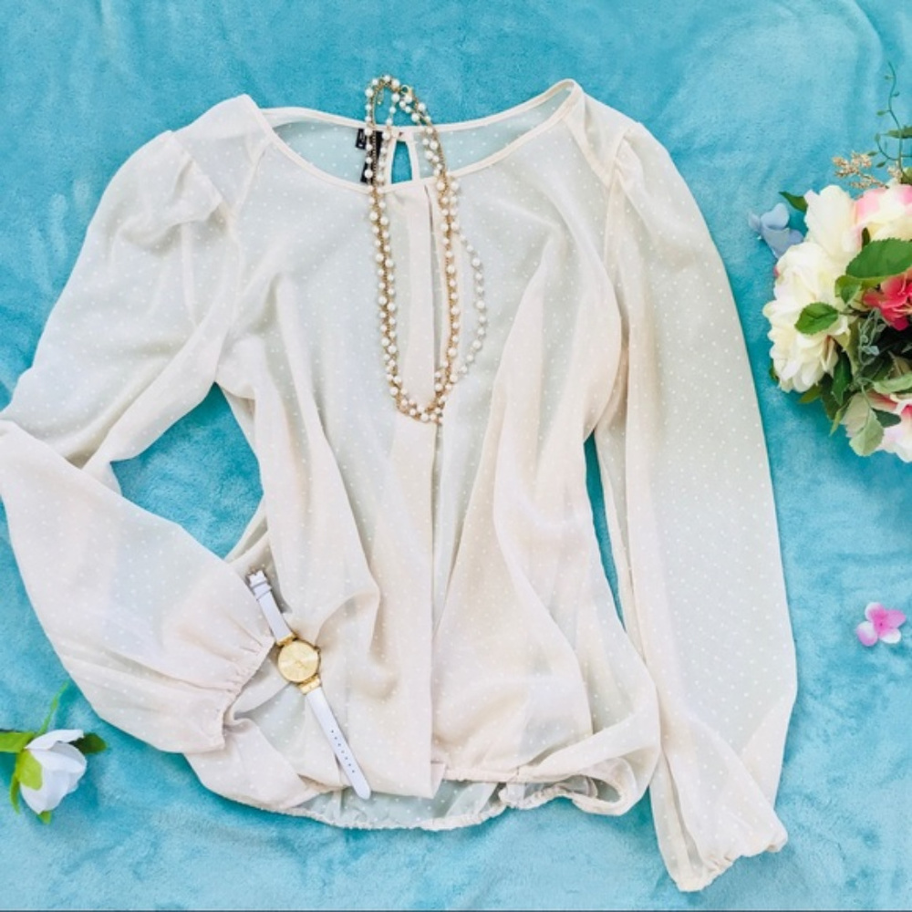Maurices Cream/White polka dot long sleeve blouse